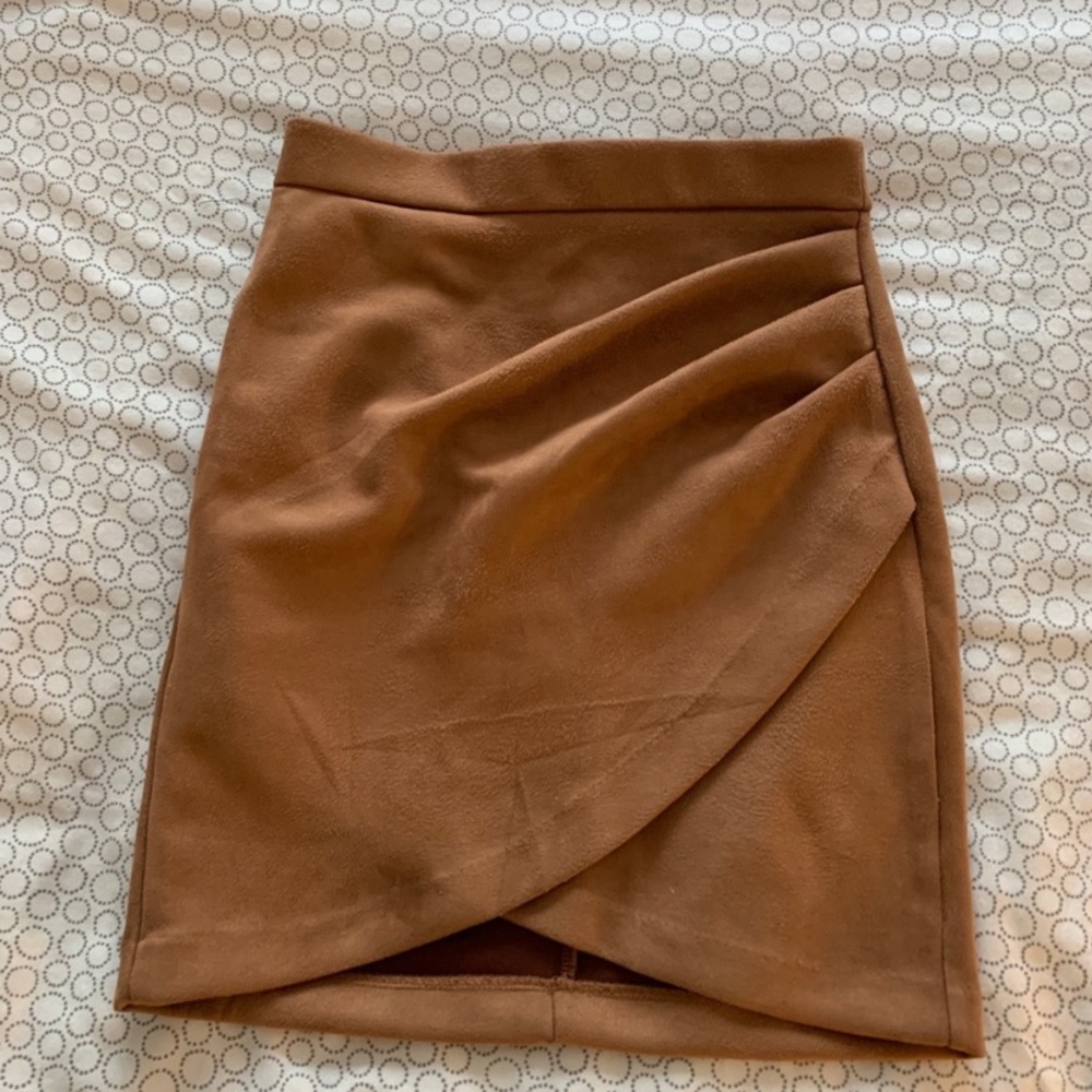 Dynamite light brown suede skirt